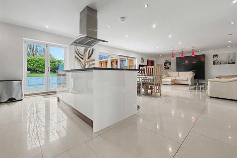 5 bedroom bungalow for sale, Liphook Road, Lindford, Hampshire, GU35