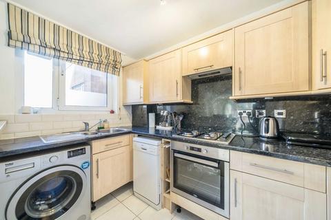 25 Kingham Close, London, SW18 3BX