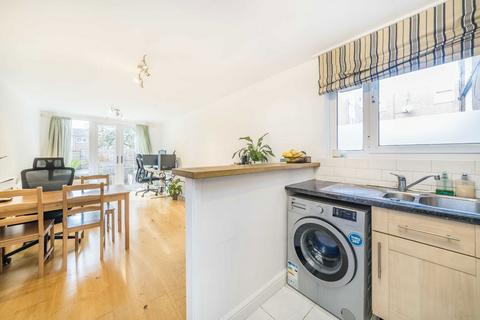 25 Kingham Close, London, SW18 3BX