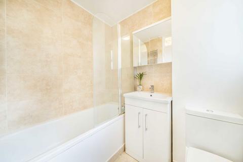 25 Kingham Close, London, SW18 3BX