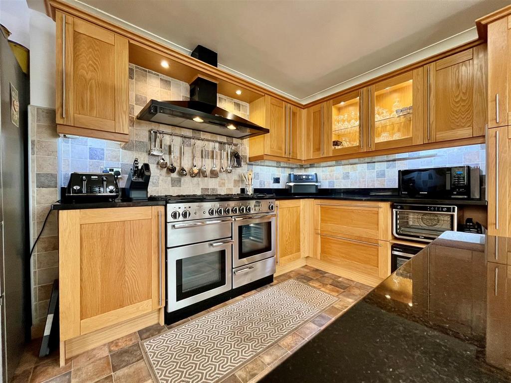 Kitchen - image two.jpg