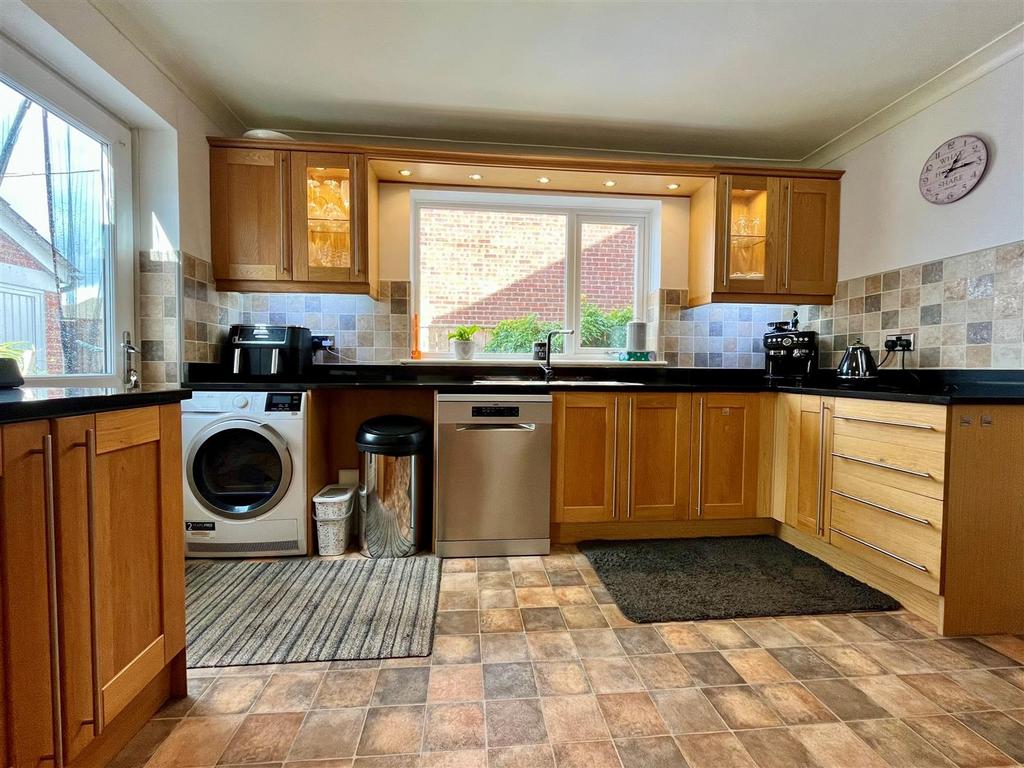 Kitchen - image three.jpg