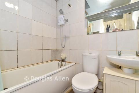 2 bedroom flat for sale, Skeltons Lane, Leyton, Waltham Forest