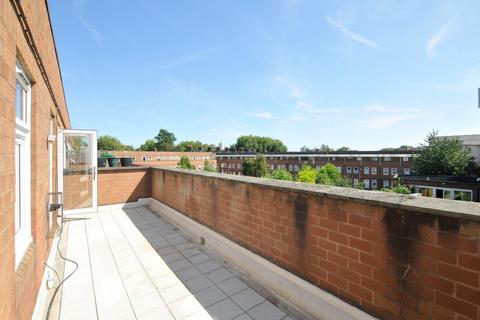 55 Garnham Close, London, N16 7LF