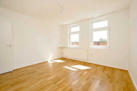 55 Garnham Close, London, N16 7LF