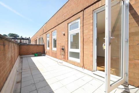 55 Garnham Close, London, N16 7LF