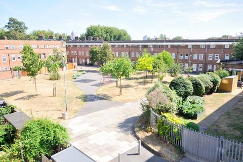 55 Garnham Close, London, N16 7LF