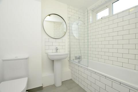55 Garnham Close, London, N16 7LF