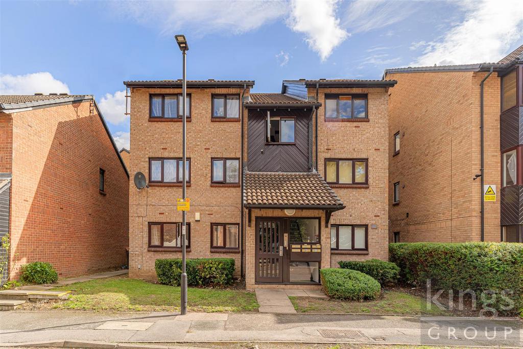 Pycroft Way, Edmonton, N9 1 bed ground floor flat - £230,000