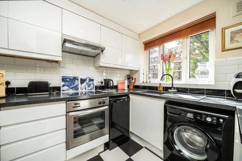 2 bedroom flat for sale, Discovery Walk, London E1W
