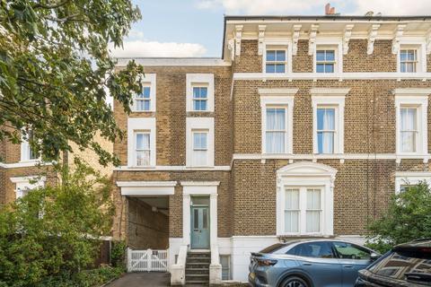 Wellington Gardens, Charlton, London, SE7