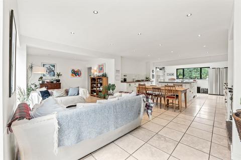 undefined, Main Street, Fiskerton NG25