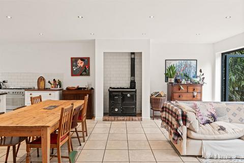 undefined, Main Street, Fiskerton NG25