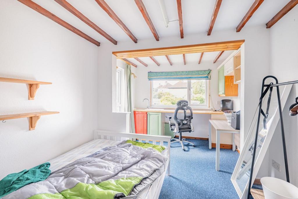 Bedroom 4.jpg