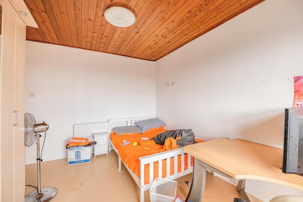 Bedroom 5.jpg