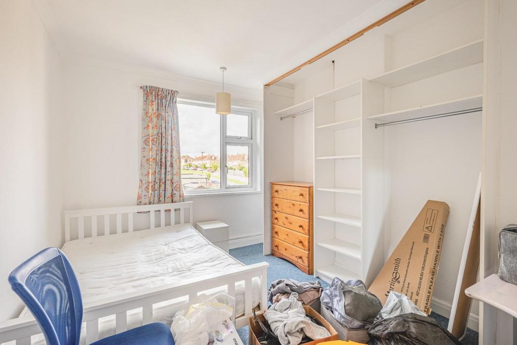 Bedroom 4.jpg