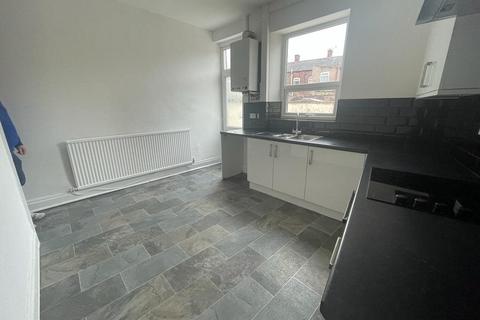 3 bedroom terraced house to rent, Co-operation Street, Failsworth, Manchester