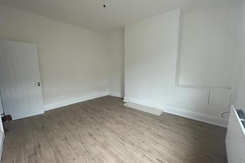 3 bedroom terraced house to rent, Co-operation Street, Failsworth, Manchester