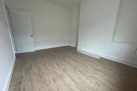 3 bedroom terraced house to rent, Co-operation Street, Failsworth, Manchester