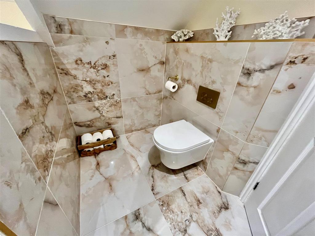 Shower Room - image two.jpg