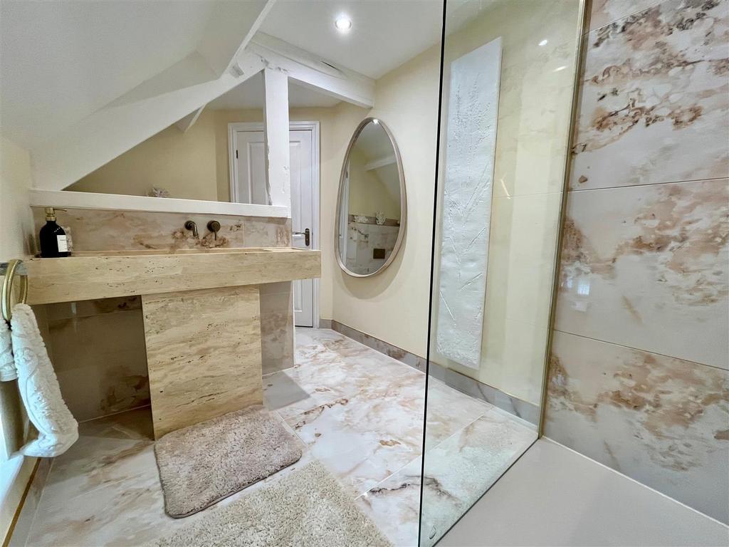 Shower Room - image three.jpg