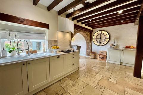4 bedroom barn conversion for sale, Camerton Hall Lane, Camerton, Hull