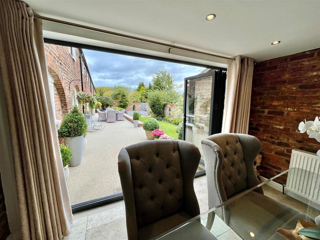 Dining Area - to outside.jpg