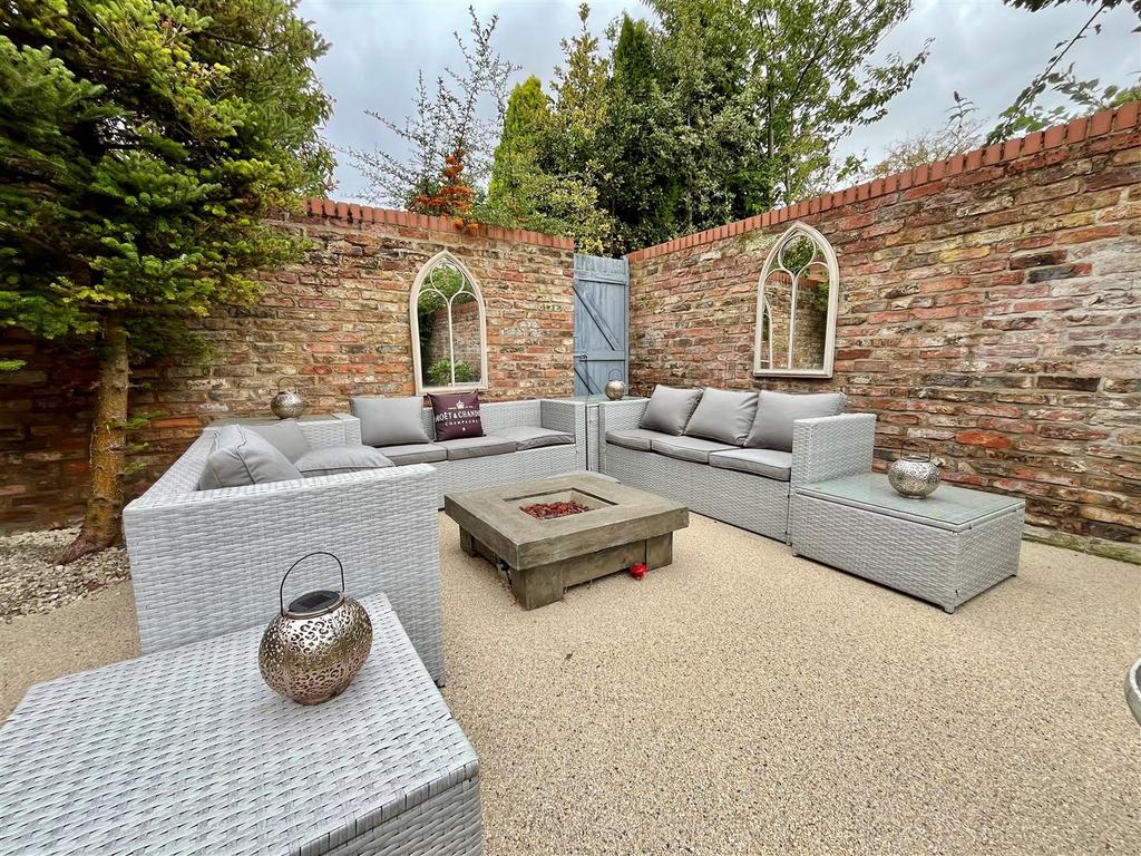 Rear Garden - image two.jpg