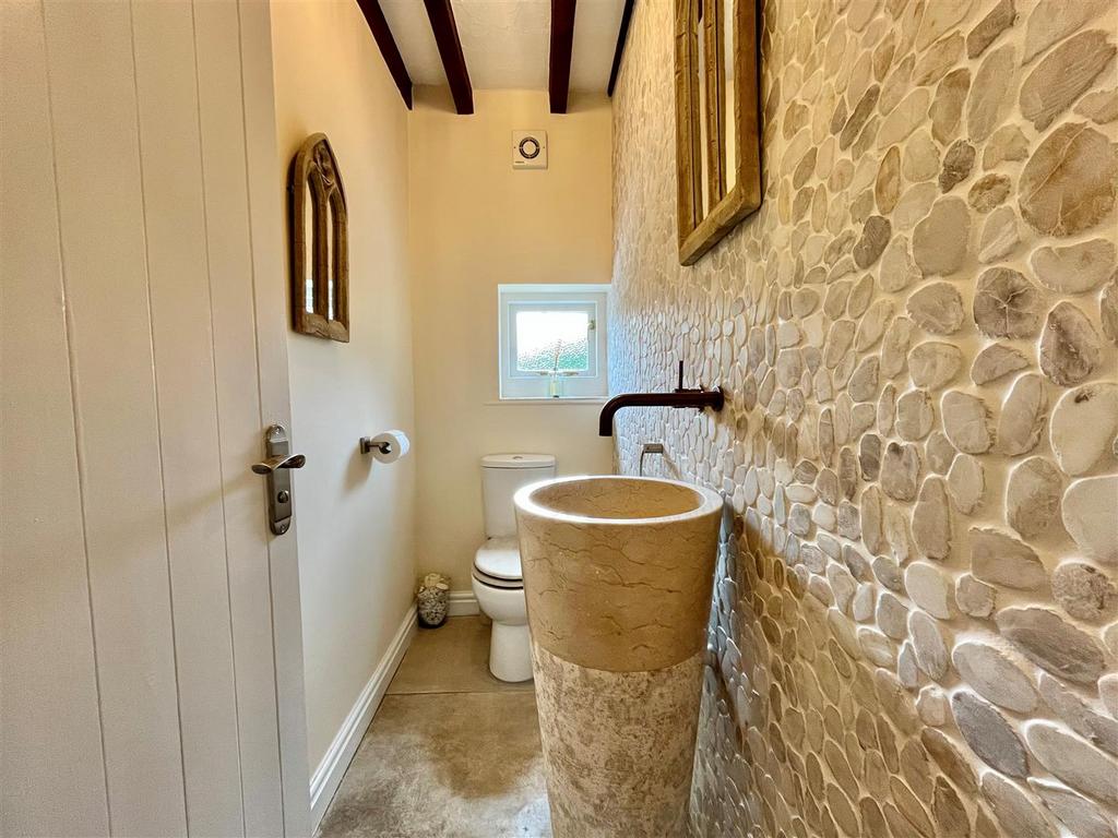 Cloakroom WC.jpg