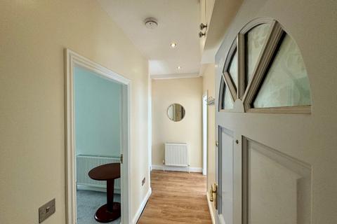2 bedroom flat to rent, Rose Street, Edinburgh EH2