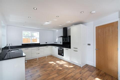 3 bedroom detached house for sale, Knightsway, Leeds LS15