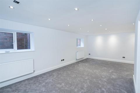 4 bedroom detached house for sale, Knightsway, Leeds LS15