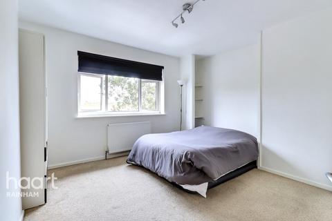 3, Kent View Wennington Road, Wennington, Rainham, RM13 9DT