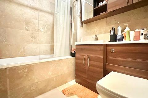 2 bedroom apartment for sale, Western Gateway, London E16