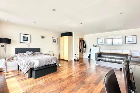 2 bedroom apartment for sale, Western Gateway, London E16