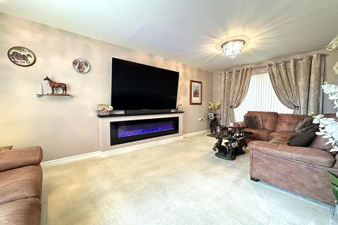 3 bedroom detached house for sale, Howgate Drive, Eastfield, YO11