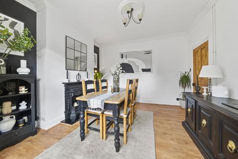 15 Bowling Green Avenue, Kettering, NN15 7QJ