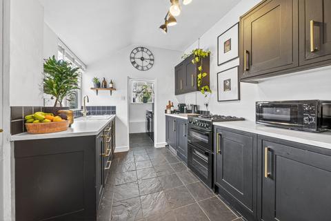 15 Bowling Green Avenue, Kettering, NN15 7QJ