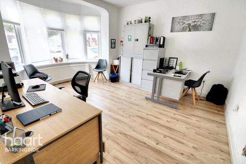 4 bedroom end of terrace house for sale, Roy Gardens, Newbury Park