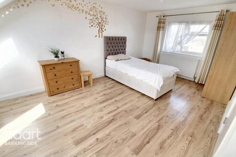 4 bedroom end of terrace house for sale, Roy Gardens, Newbury Park