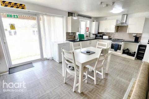 4 bedroom end of terrace house for sale, Roy Gardens, Newbury Park