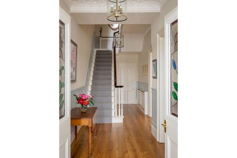 30 Pembroke Gardens, London, W8 6HU