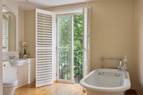 30 Pembroke Gardens, London, W8 6HU