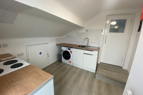 1 bedroom flat to rent, 50 Bushey Grove Road  Room 14  Bushey  WD23 2JJ