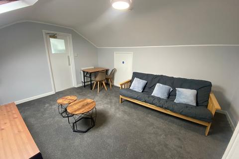 1 bedroom flat to rent, 50 Bushey Grove Road  Room 14  Bushey  WD23 2JJ