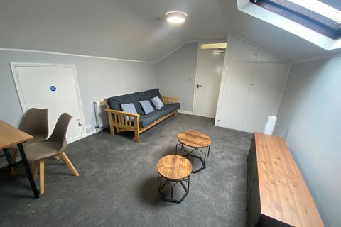 1 bedroom flat to rent, 50 Bushey Grove Road  Room 14  Bushey  WD23 2JJ