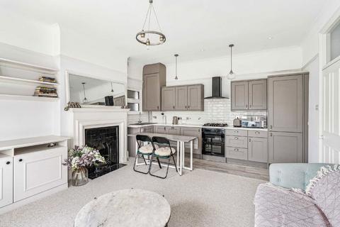 1 bedroom flat for sale, Bedford Hill, London SW12