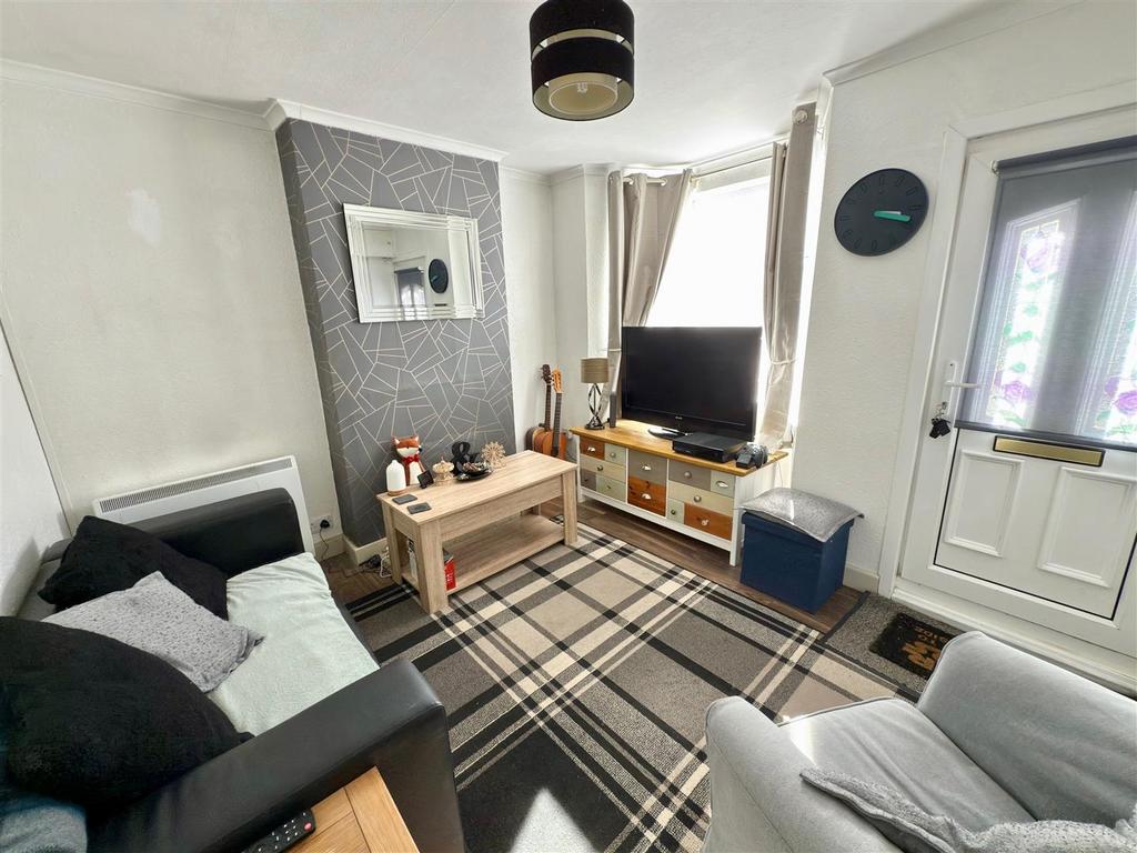 LIVING ROOM.jpg