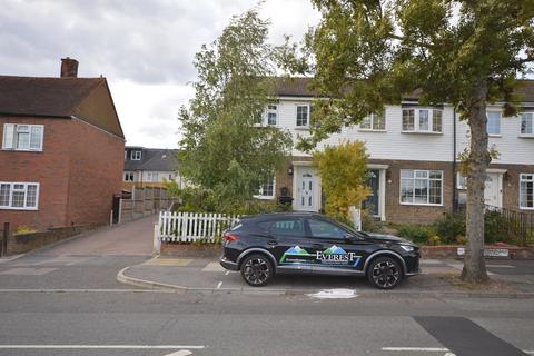 1 Amwell View, Ilford, IG6 3TA
