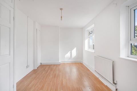 2 bedroom flat for sale, Greystead Road, London, SE23 3SD